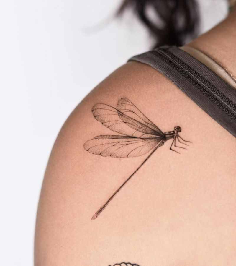 dragonfly-tattoo-on-shoulder