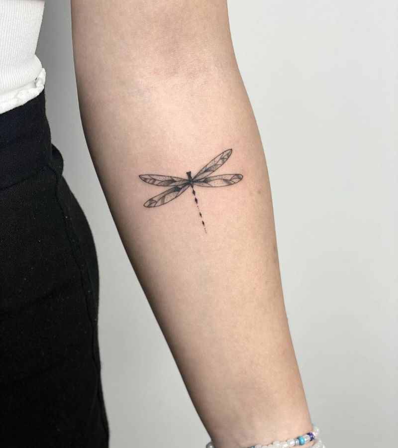 modern-small-dragonfly-tattoo