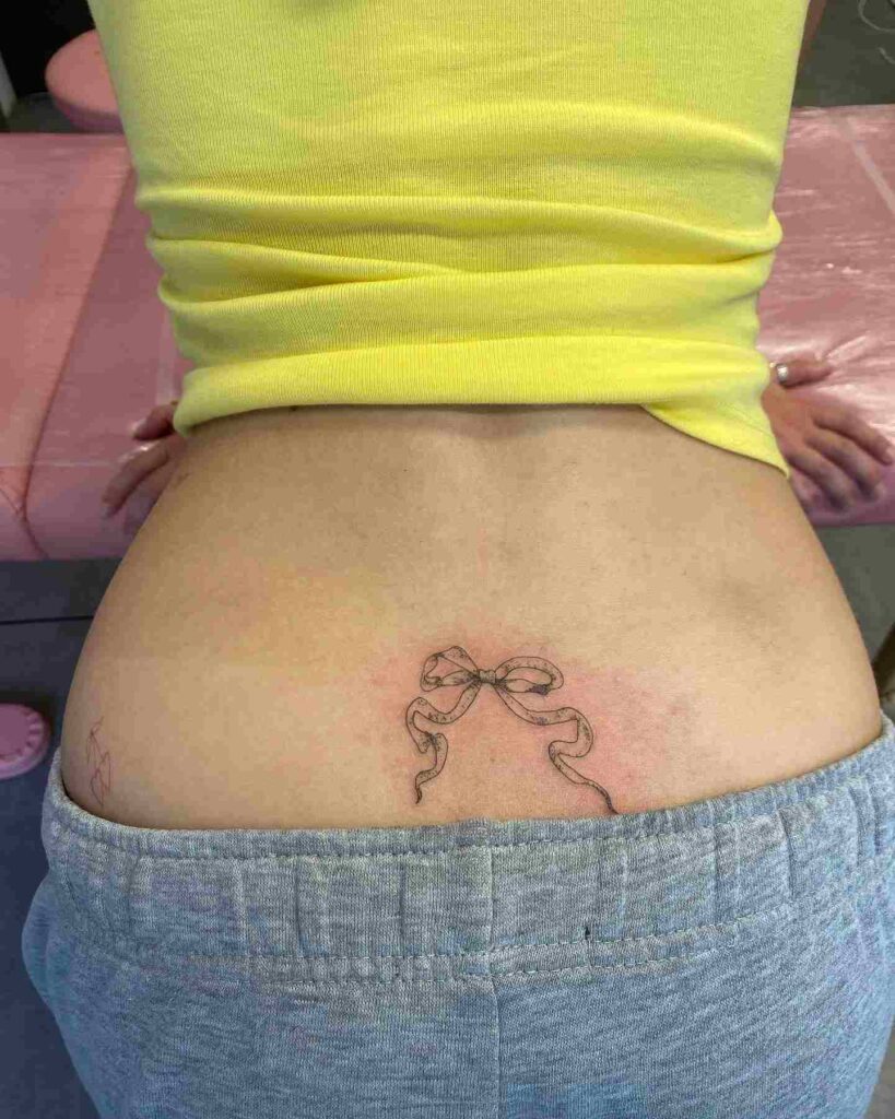 bow-tattoo-designs-for-lower-back-4