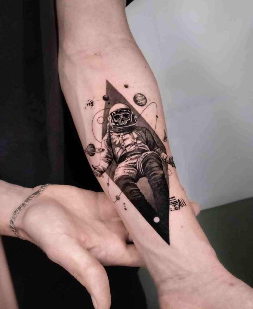 astronaut-skull-tattoo-design-ideas-for-women-and-men
