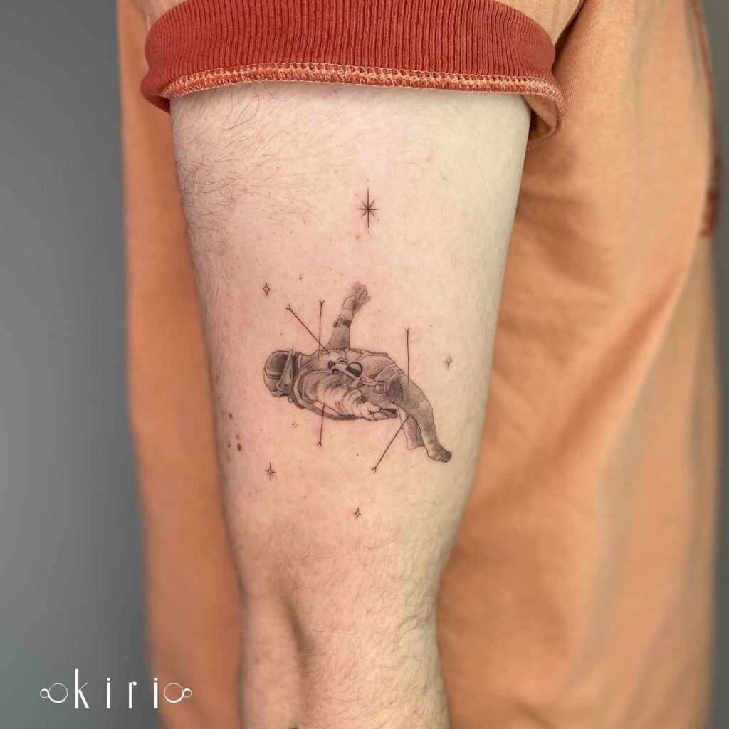 astronaut-tattoo-ideas-for-women-2