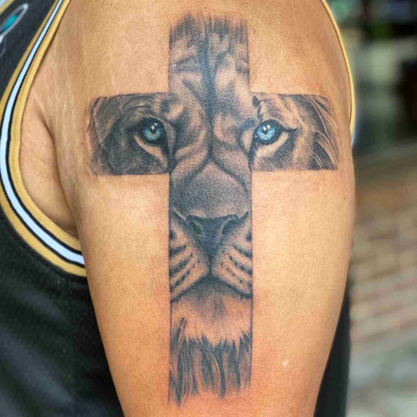 cross-lion-tattoo