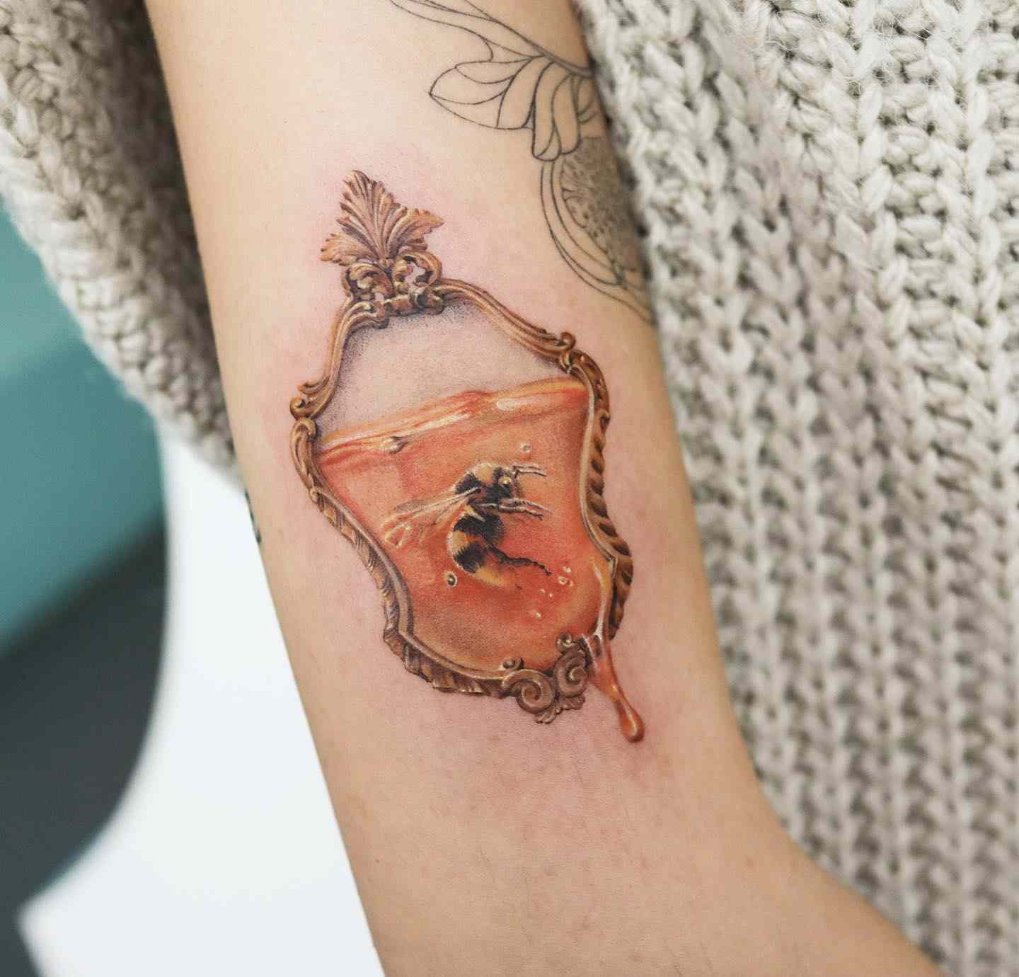 honey-bee-tattoo-design-ideas