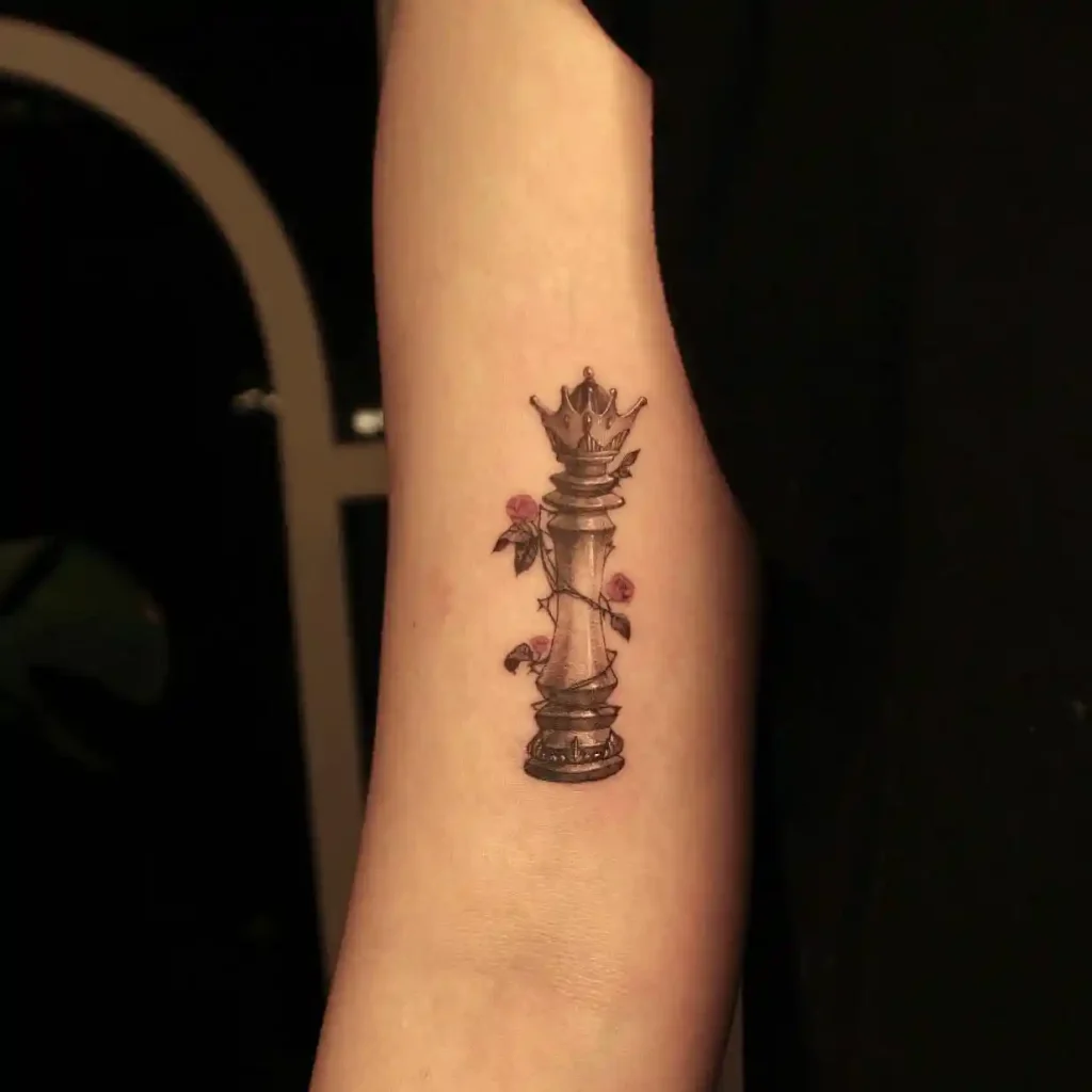 Queen Piece with Roses