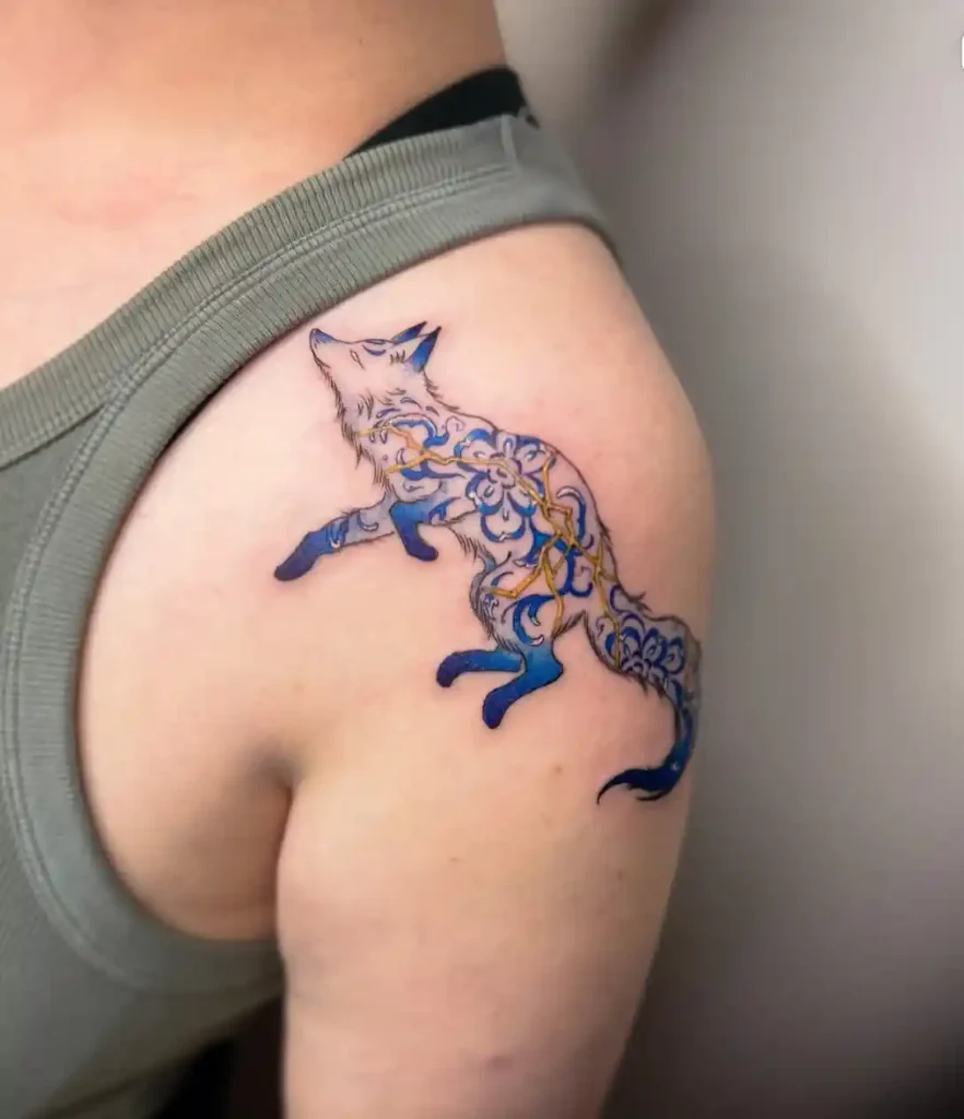 Blue Willow Style Kitsune on Shoulder