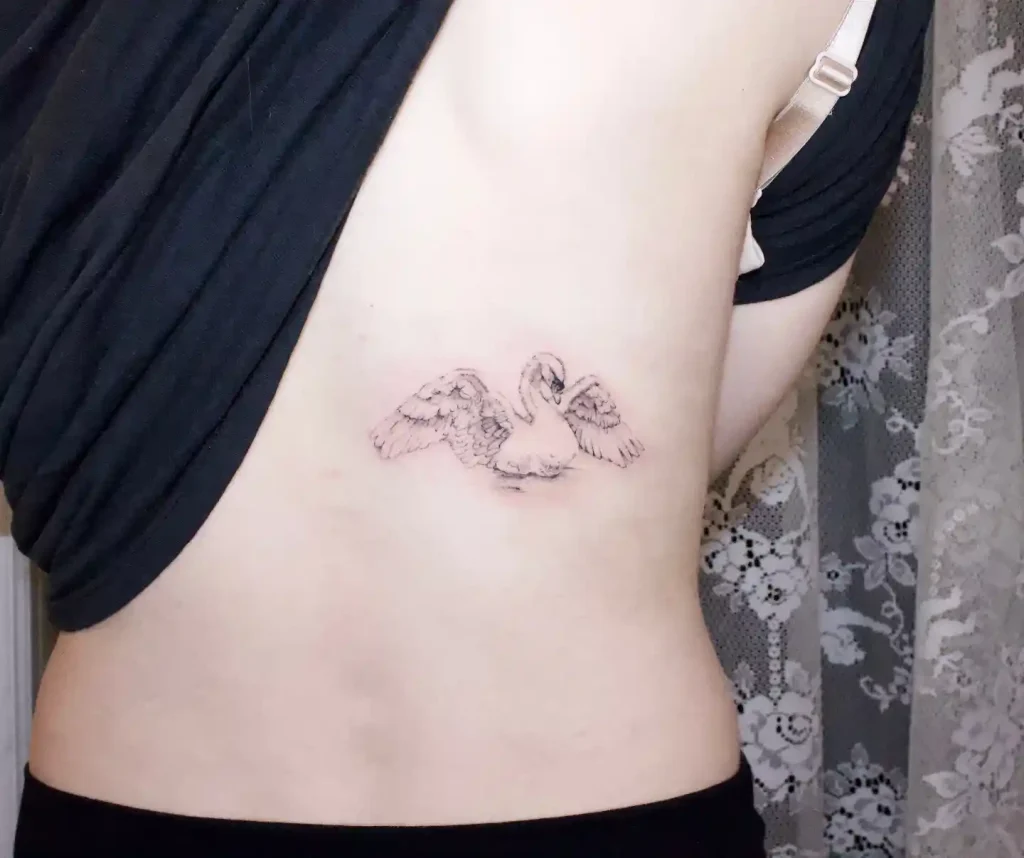 Fine Line Spreading Swan on Side Ribs