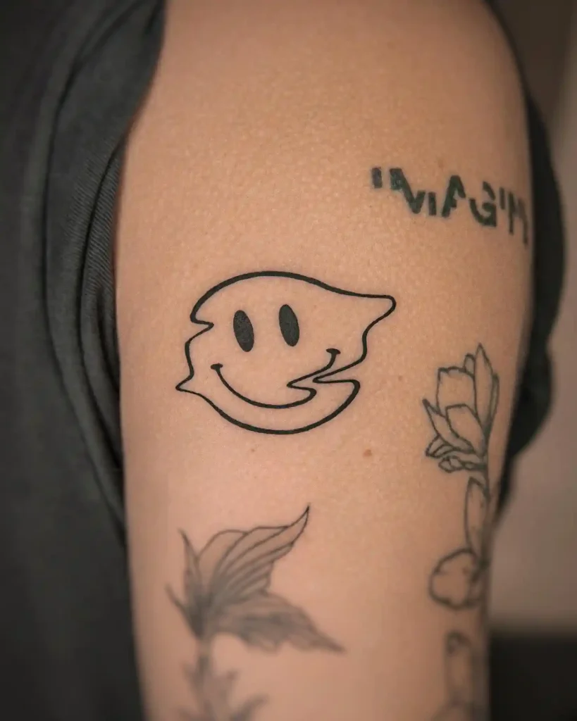 Melting Liquid Smile Outline on Shoulder
