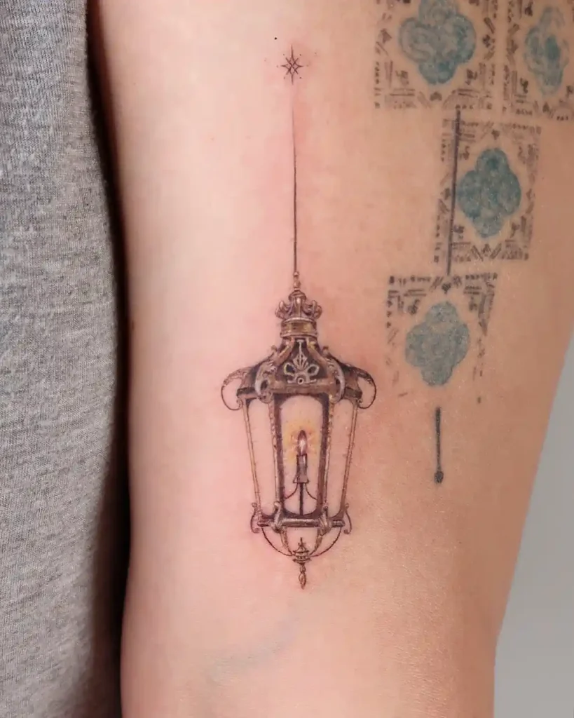 Ornate Vintage Street Lamp on Upper Arm
