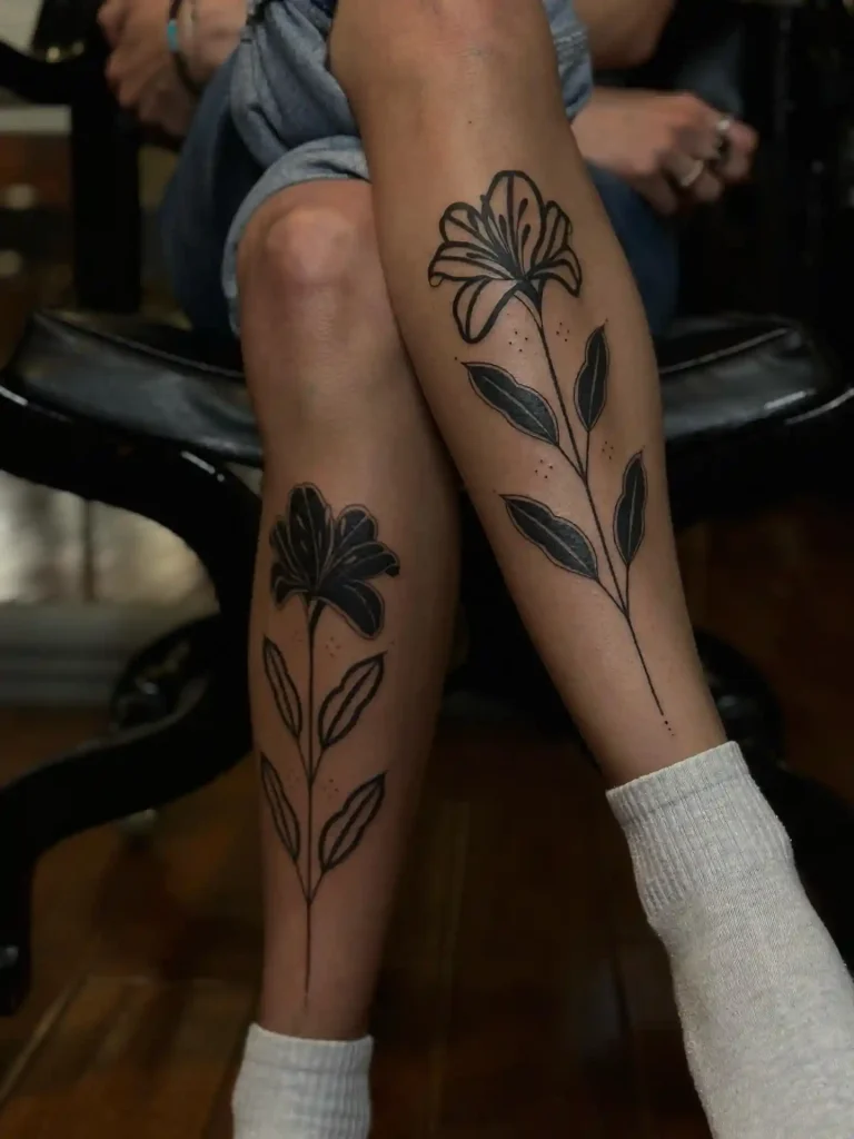 Black Ink Lily Set on Both Shins