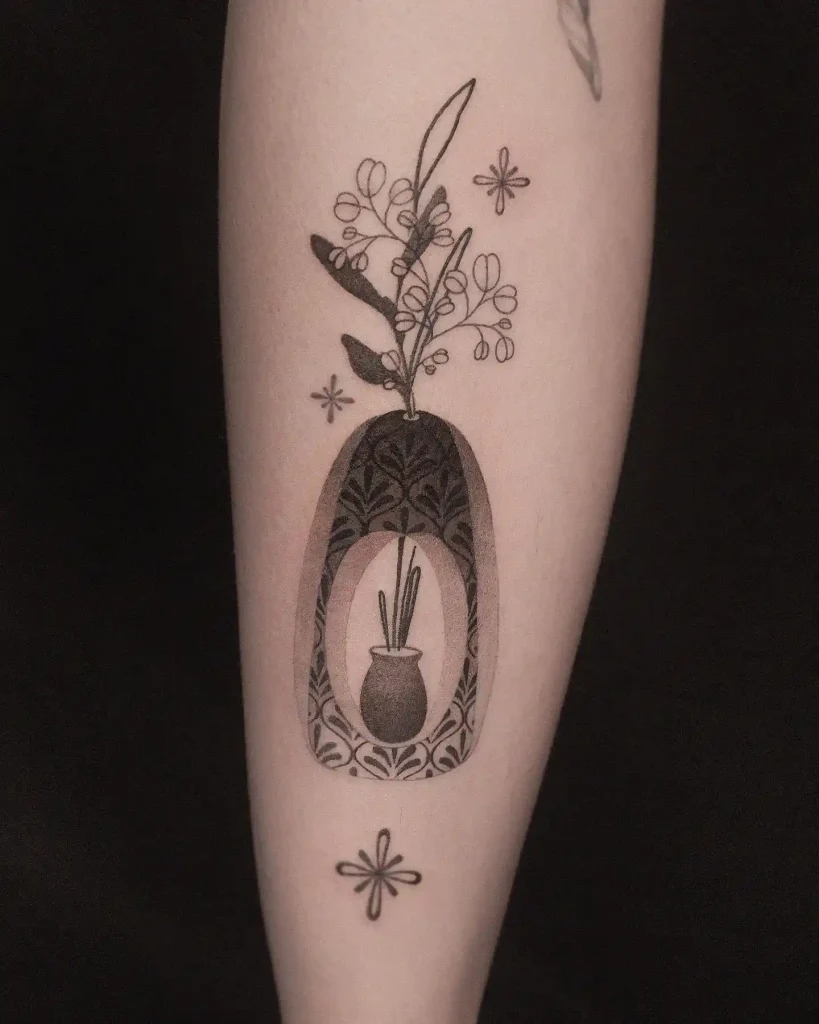 Floral Vase with Patterned Details on Shin