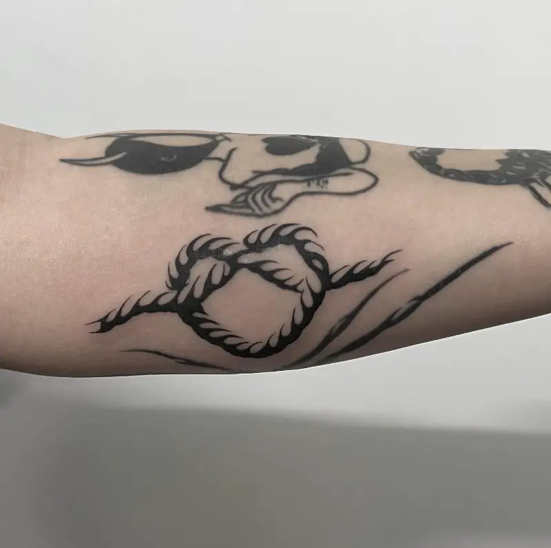 Bold Graphic Rope Heart Tattoo