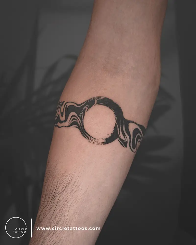 Flowing Armband Circle Tattoo